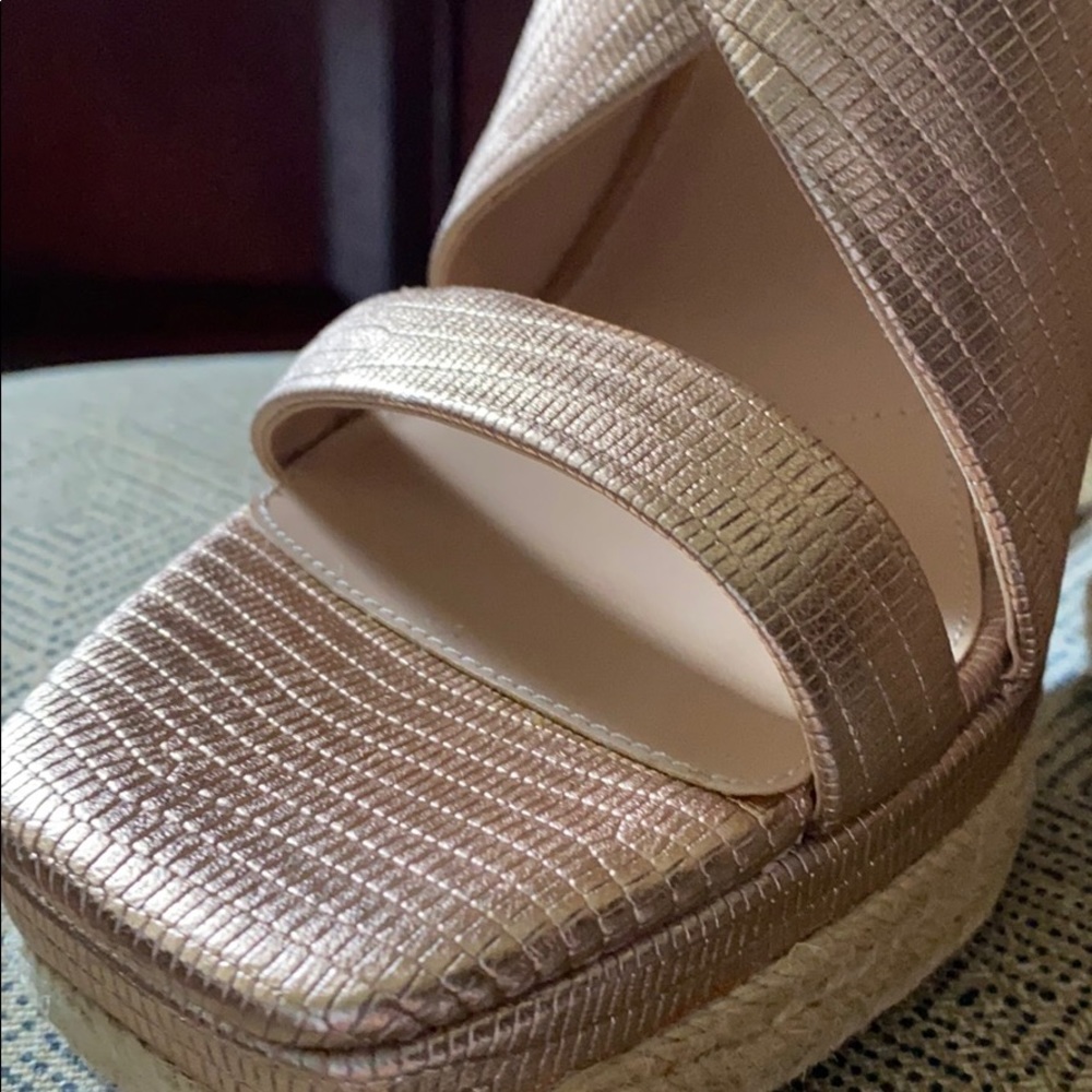 ~Charles David~ Metallic Rose Gold “Esper” Sandals